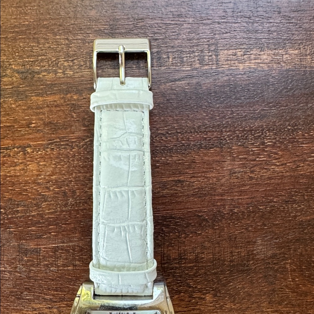 Honora White Leather Strap Women’s Watch with Pearl face good condition - Picture 4 of 8